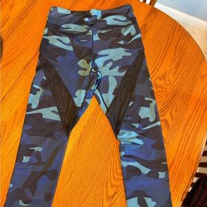 ZYIA Activewear Blue and Black Camouflage Leggings